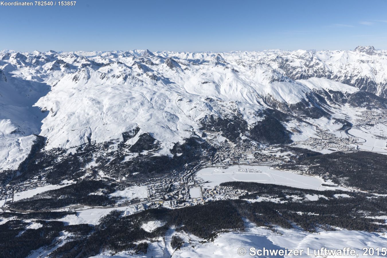 Blick zum Skigebiet Corviglia, St. Moritz-Bad und St. Moritz, St. Moritzersee, Celerina, Samedan